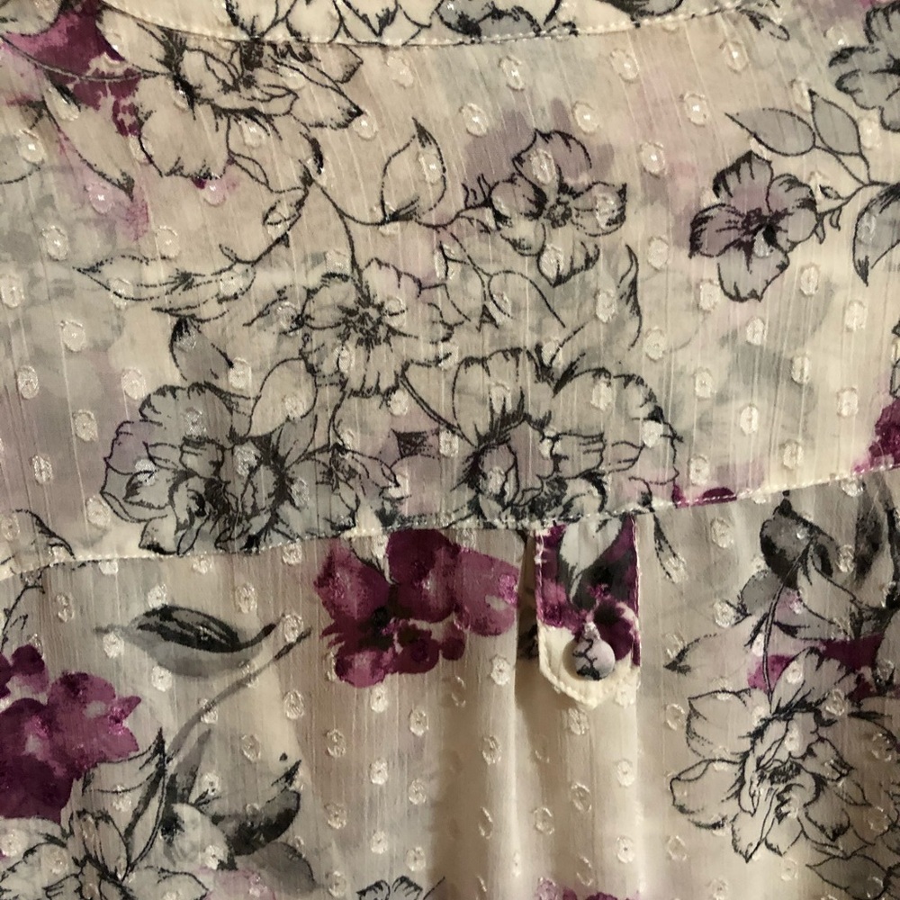 Torrid vneck floral blouse - Picture 5 of 9